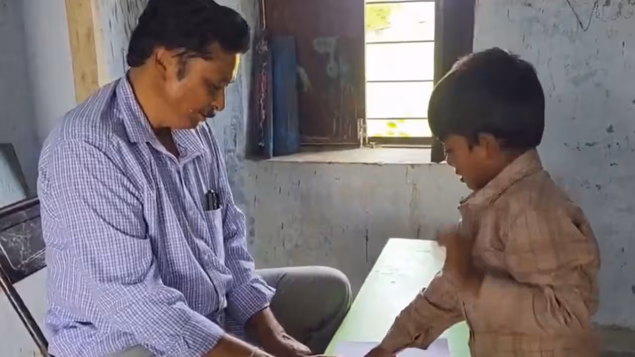 ఆ స్కూల్ లో ఒక్కరే స్టూడెంట్.. ఒక్కరే టీచర్