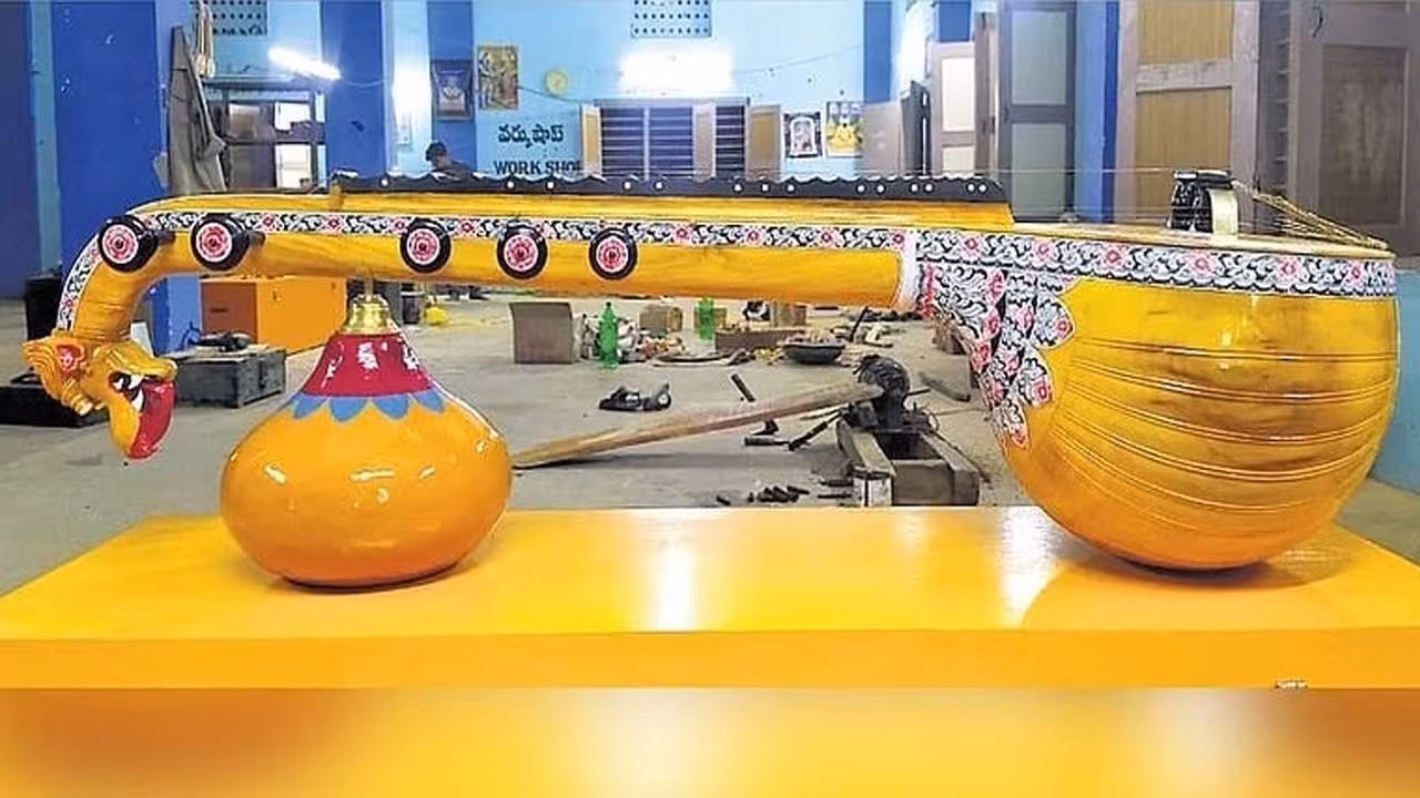 పనస కలపకు కరవు..మూగబోయిన బొబ్బిలి వీణ!